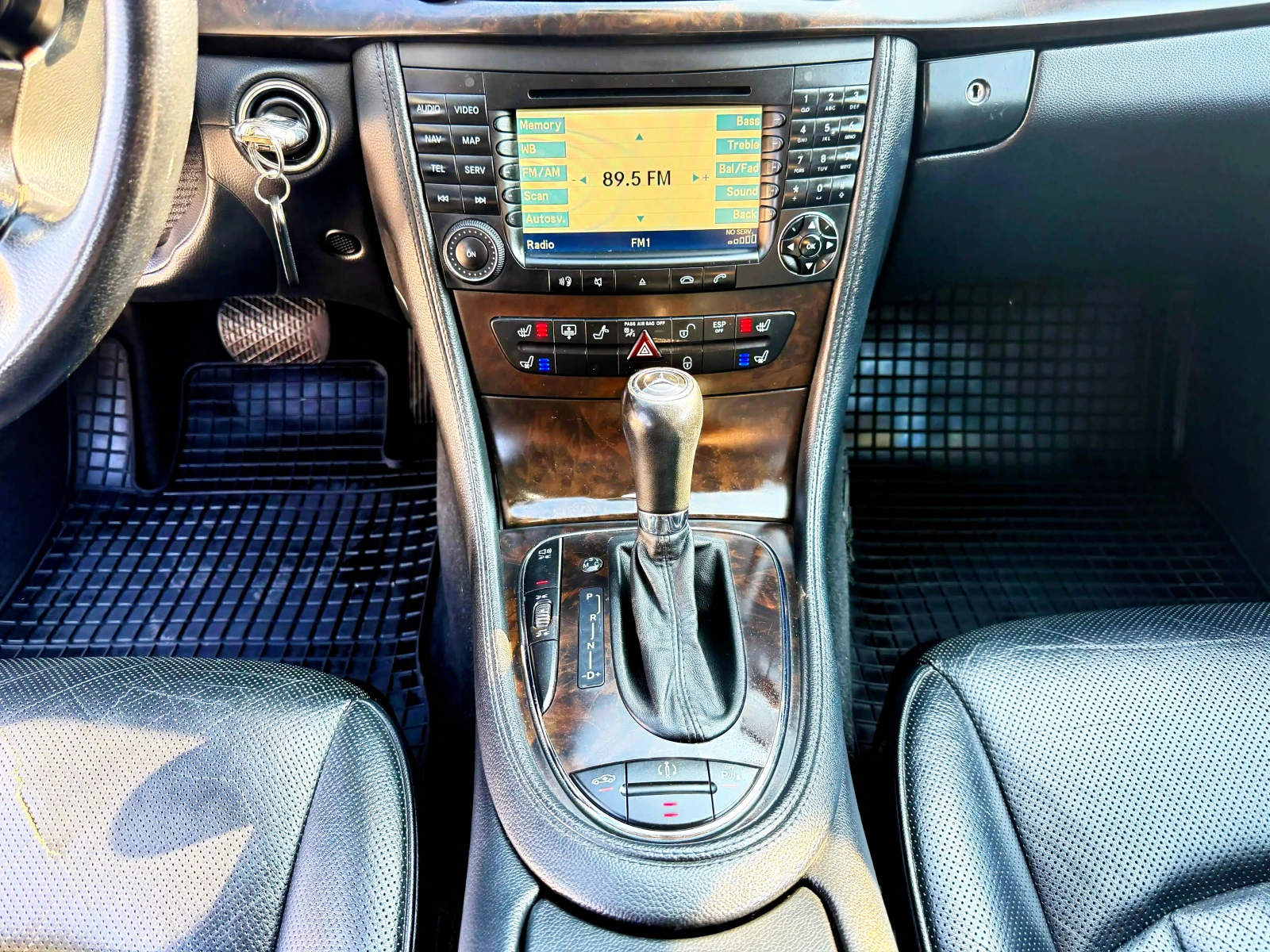 Mercedes-Benz CLS 350 V6/292 к.с/Distronic/Harman Kardon/Обслужен, снимка 15 - Автомобили и джипове - 55996412