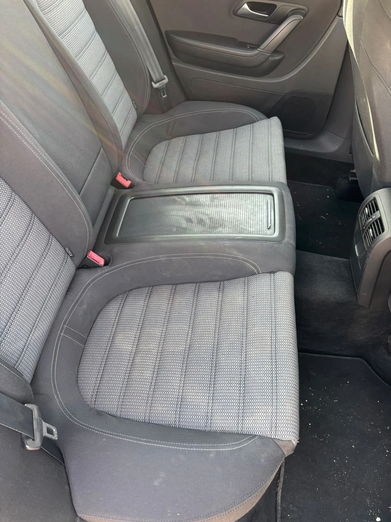 VW Passat 2.0TDI, снимка 12 - Автомобили и джипове - 56448727
