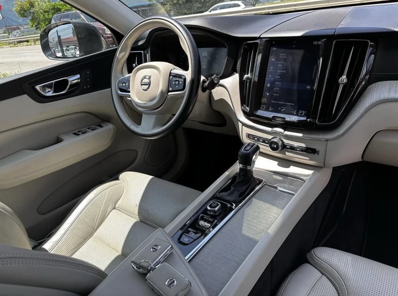 Volvo XC60 INSCRIPTION 4x4, снимка 13 - Автомобили и джипове - 51091869