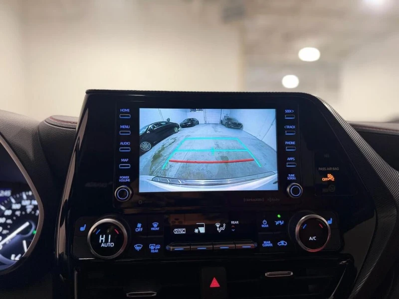 Toyota Highlander XSE | RED INT | 7 Passenger  CARFAX, снимка 14 - Автомобили и джипове - 53046182