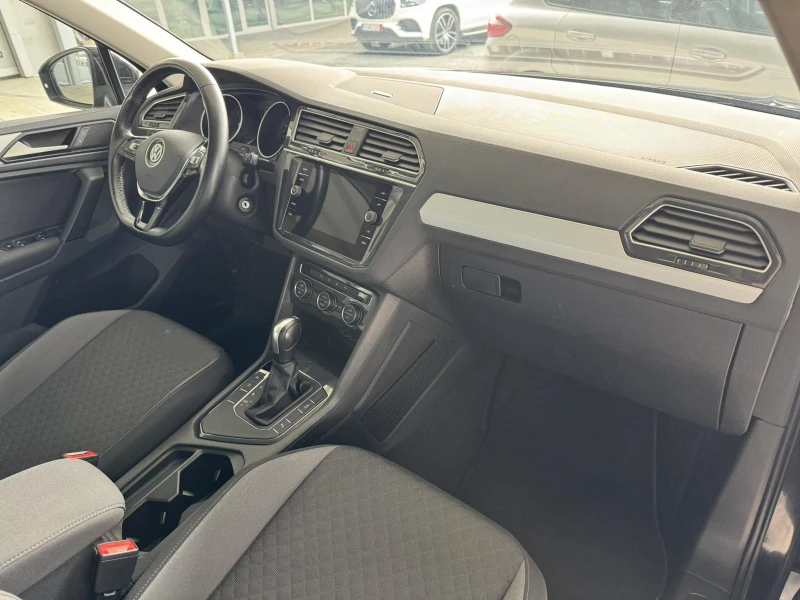 VW Tiguan 2.0TDI* 150ps* Distronic* LED* НАВИ* КАМЕРА, снимка 10 - Автомобили и джипове - 53178667