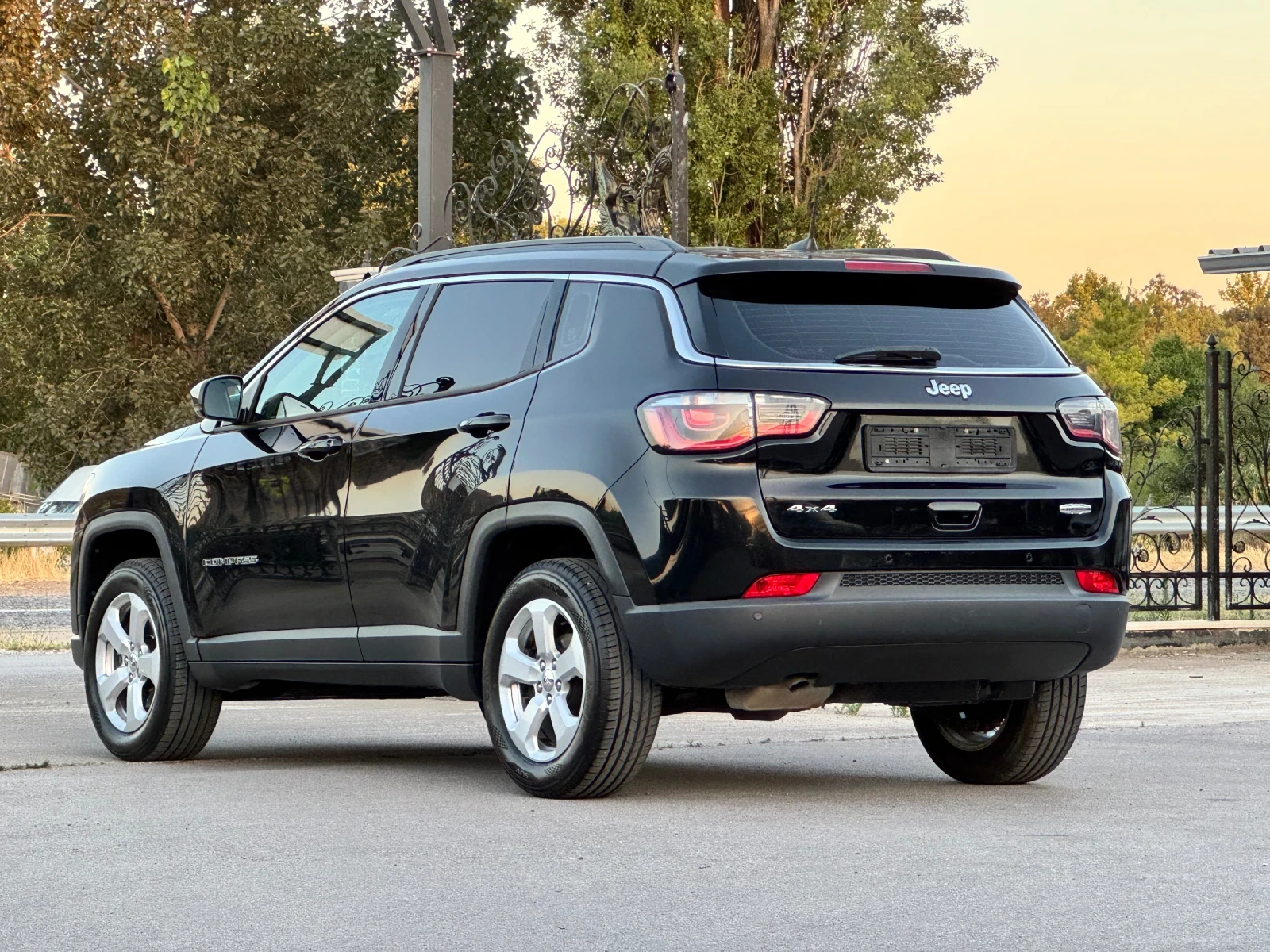 Jeep Compass 2.0M-JET 4x4 АВТОМАТ ИТАЛИЯ - изображение 3