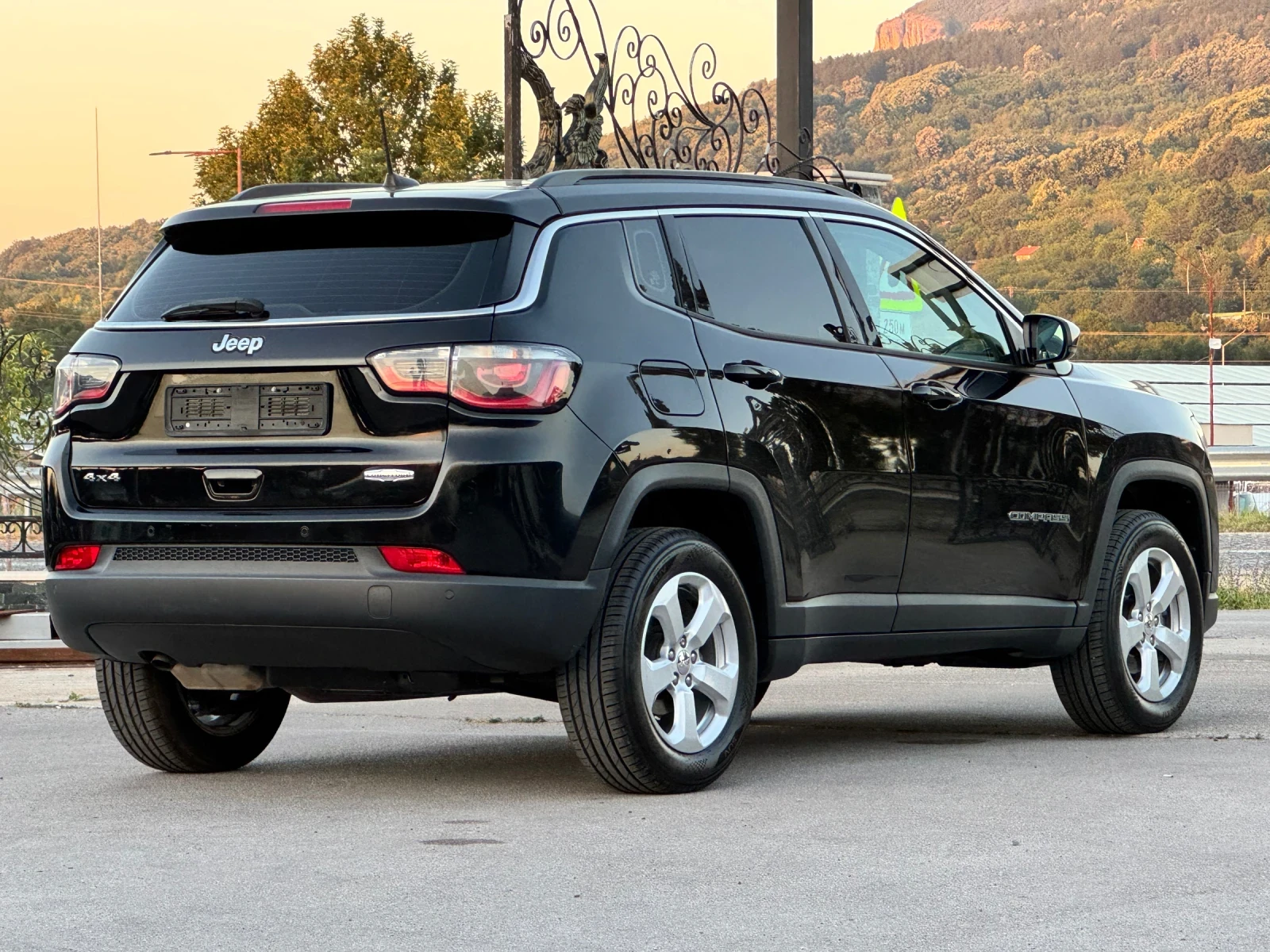 Jeep Compass 2.0M-JET 4x4 АВТОМАТ ИТАЛИЯ - изображение 4