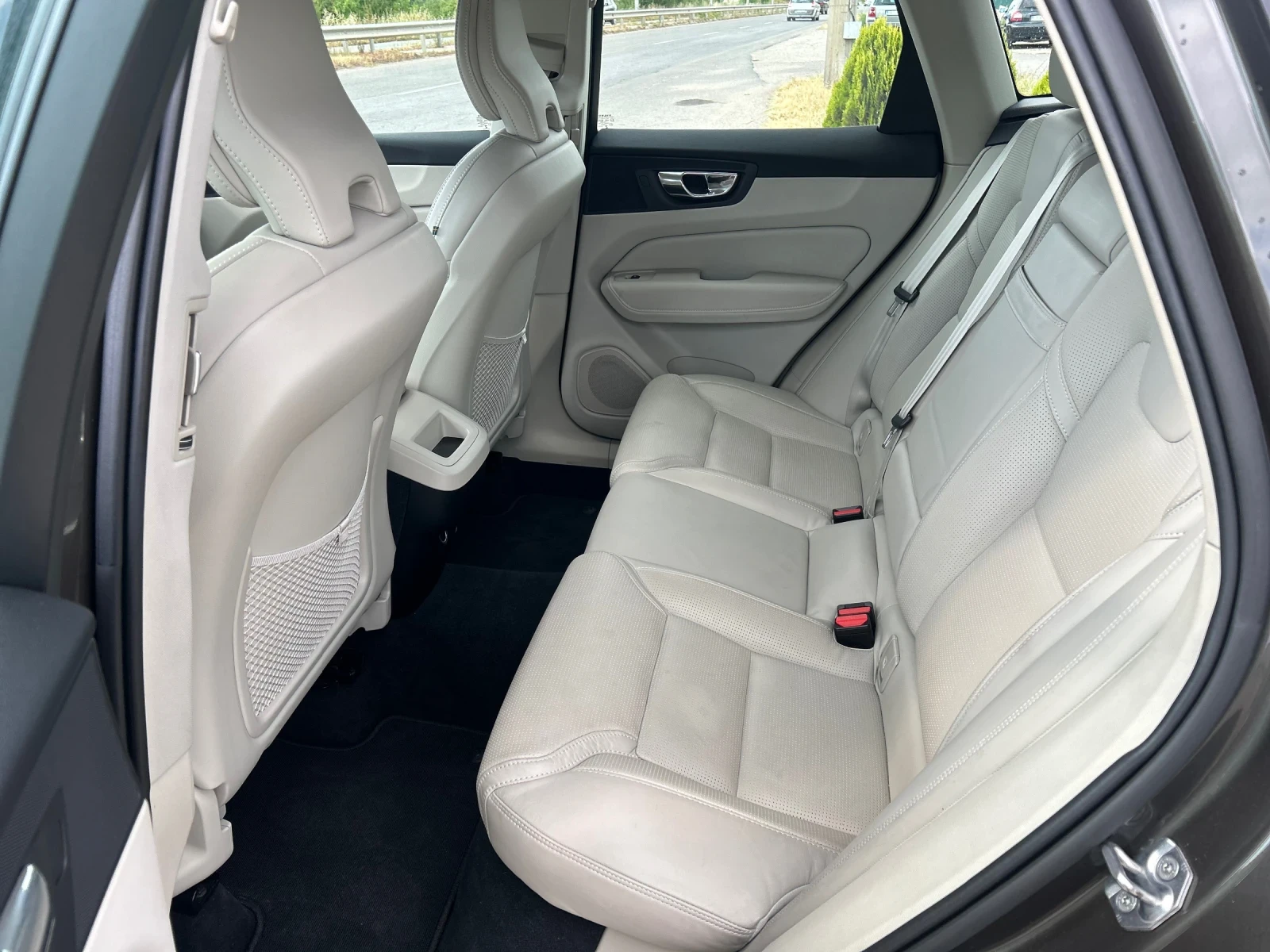 Volvo XC60 INSCRIPTION - изображение 8