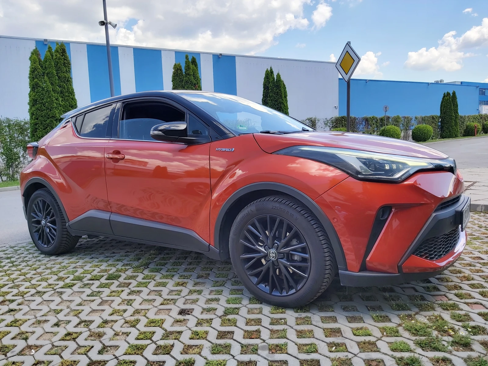 Toyota C-HR 2.0 184кс JBL/кожа/Orange edition BIcolor