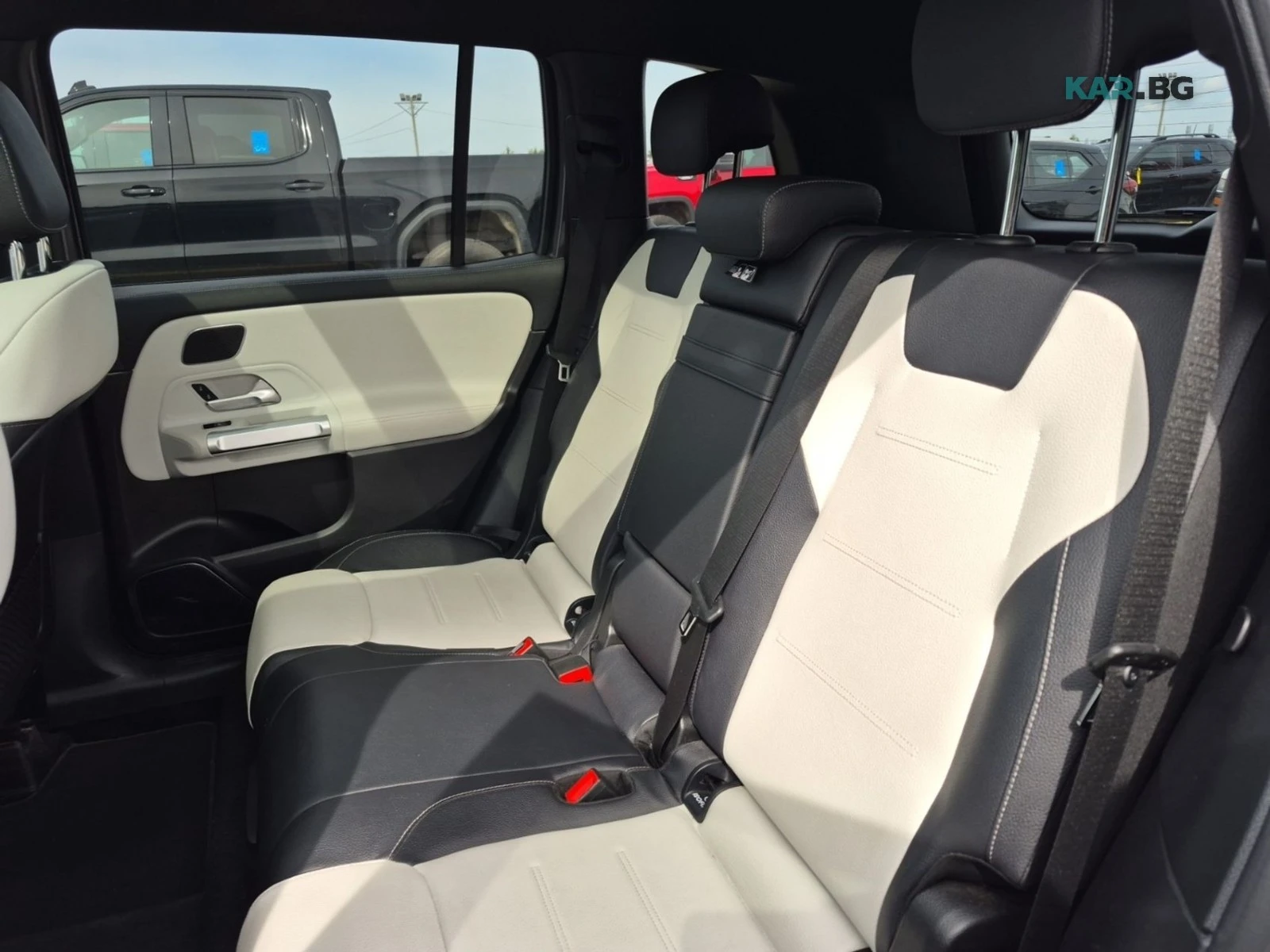 Mercedes-Benz GLB AMG Line* MULTIBEAM LED* Driving Assistance, снимка 7 - Автомобили и джипове - 56088001