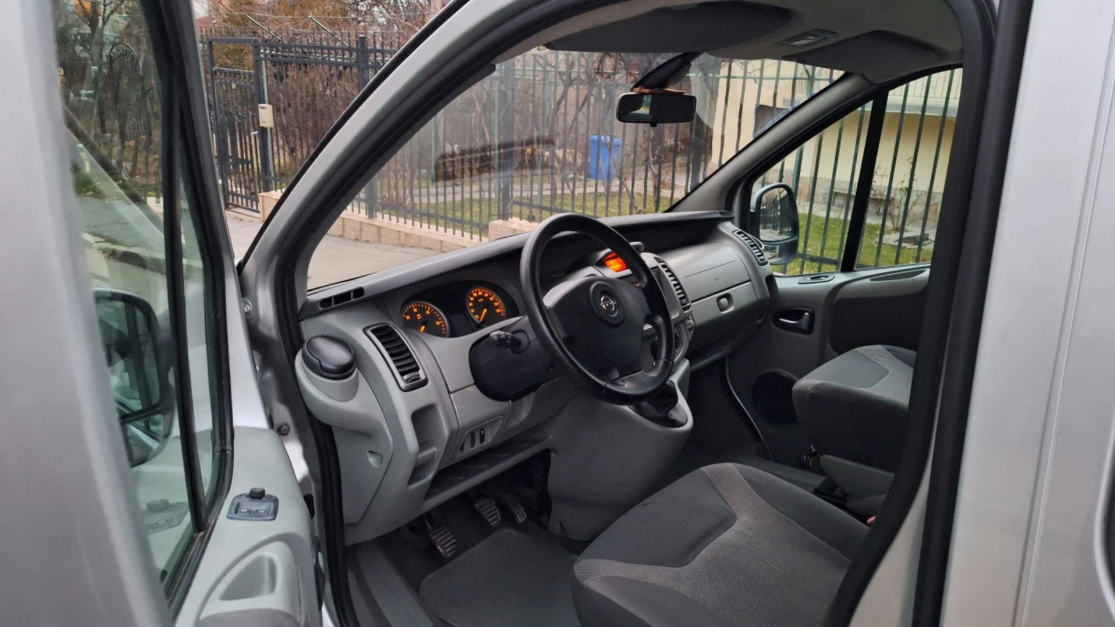 Renault Trafic 2.0dti 8/9местен 6скорости Темпомат Климатик Печка - изображение 3