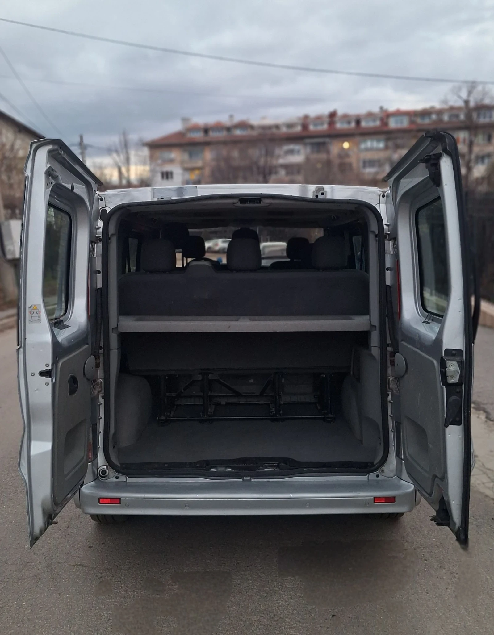 Renault Trafic 2.0dti 8/9местен 6скорости Темпомат Климатик Печка, снимка 15 - Бусове и автобуси - 53777860