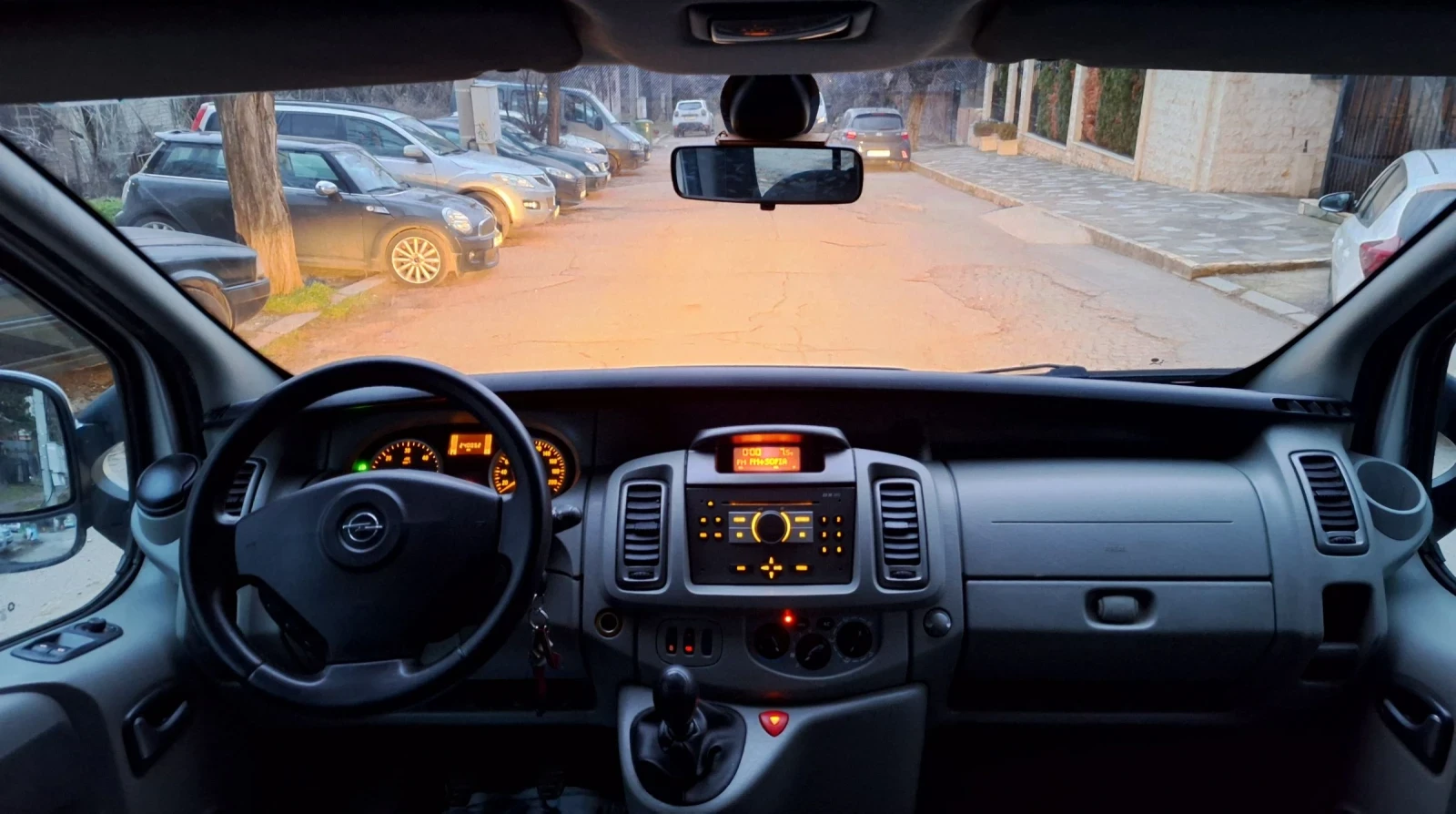 Renault Trafic 2.0dti 8/9местен 6скорости Темпомат Климатик Печка - изображение 6