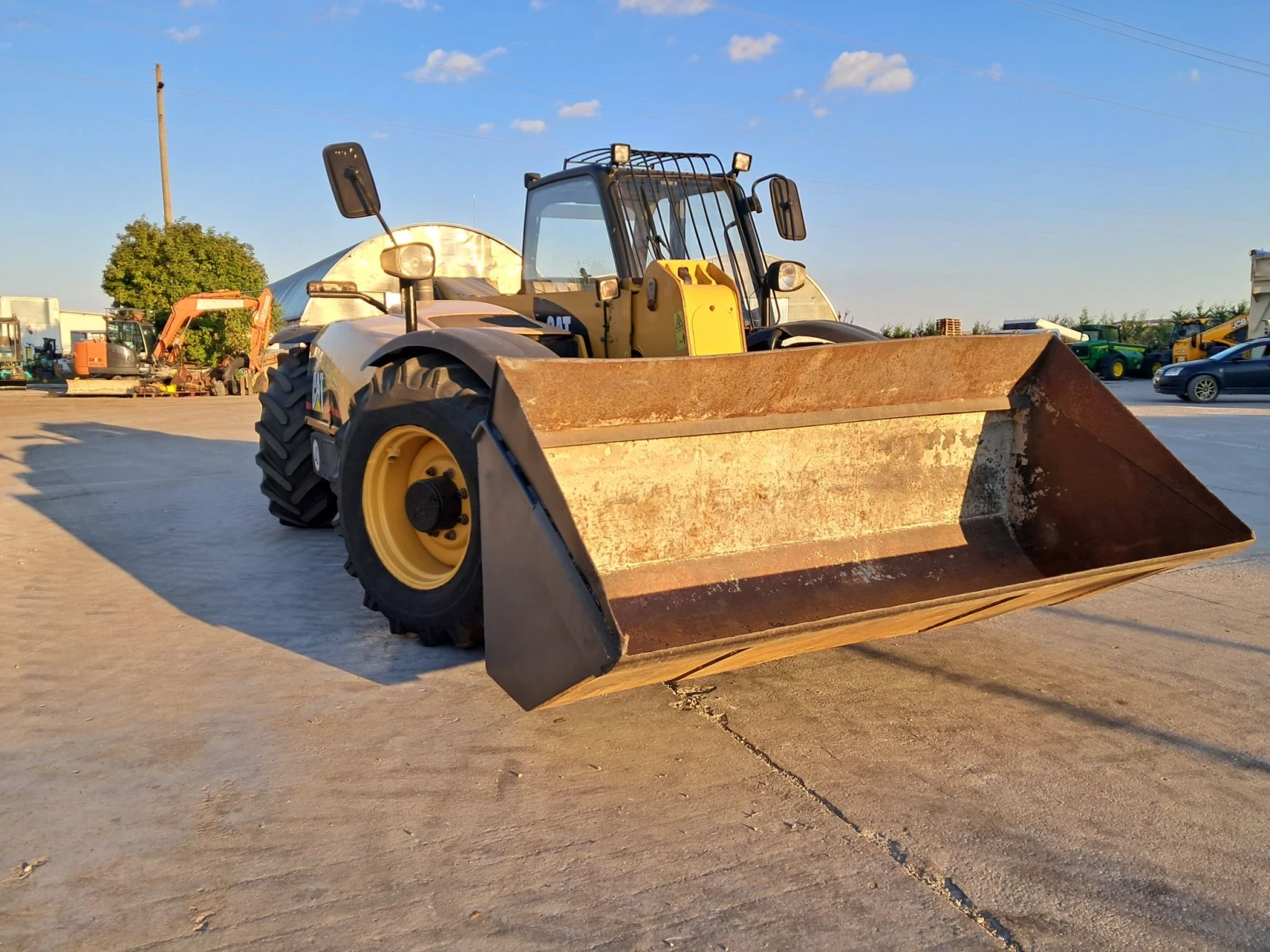 Телескопичен товарач Caterpillar Тн220В, снимка 4 - Селскостопанска техника - 56133105