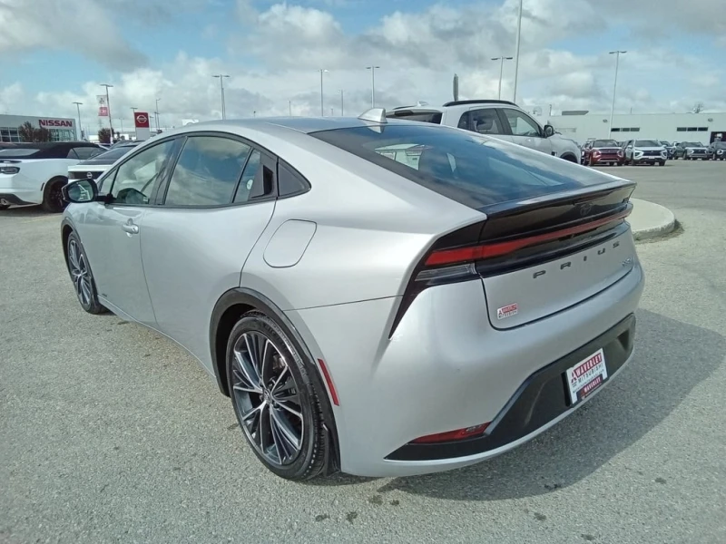 Toyota Prius XLE AWD e | Low Kilometers | SofTex Seat Trim  CAR, снимка 12 - Автомобили и джипове - 53006501