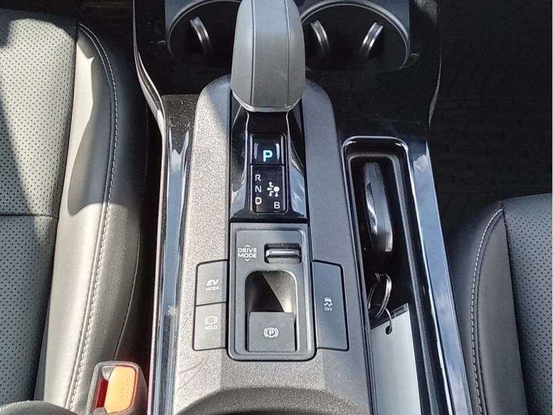 Toyota Prius XLE AWD e | Low Kilometers | SofTex Seat Trim  CAR, снимка 10 - Автомобили и джипове - 53006501