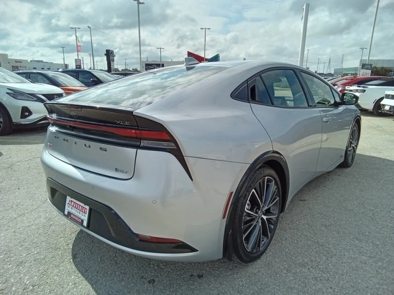 Toyota Prius XLE AWD e | Low Kilometers | SofTex Seat Trim  CAR, снимка 4 - Автомобили и джипове - 53006501