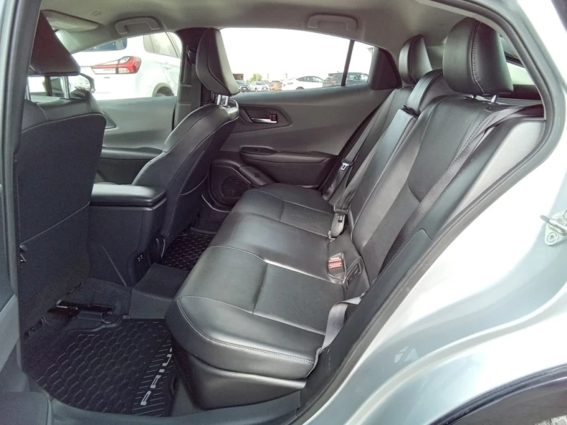 Toyota Prius XLE AWD e | Low Kilometers | SofTex Seat Trim  CAR, снимка 3 - Автомобили и джипове - 53006501