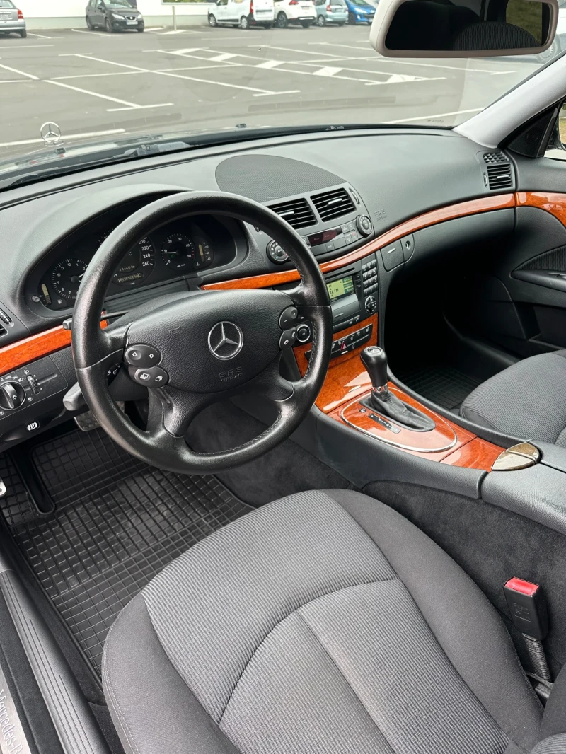 Mercedes-Benz E 220, снимка 10 - Автомобили и джипове - 53112778