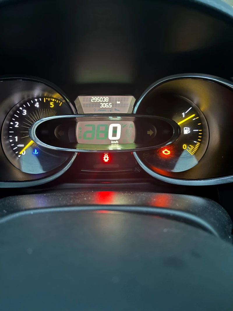 Renault Clio, снимка 4 - Автомобили и джипове - 53419482