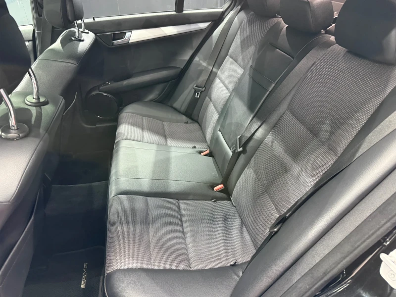 Mercedes-Benz C 320 AMG pack, снимка 9 - Автомобили и джипове - 53453144