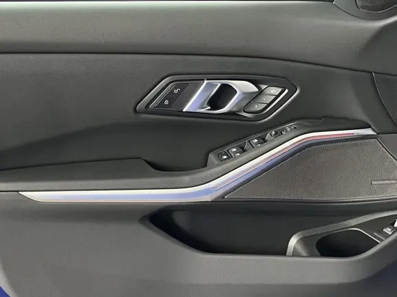 BMW 330 i xDrive M-Sport Pro = NEW = Гаранция, снимка 5 - Автомобили и джипове - 54854718
