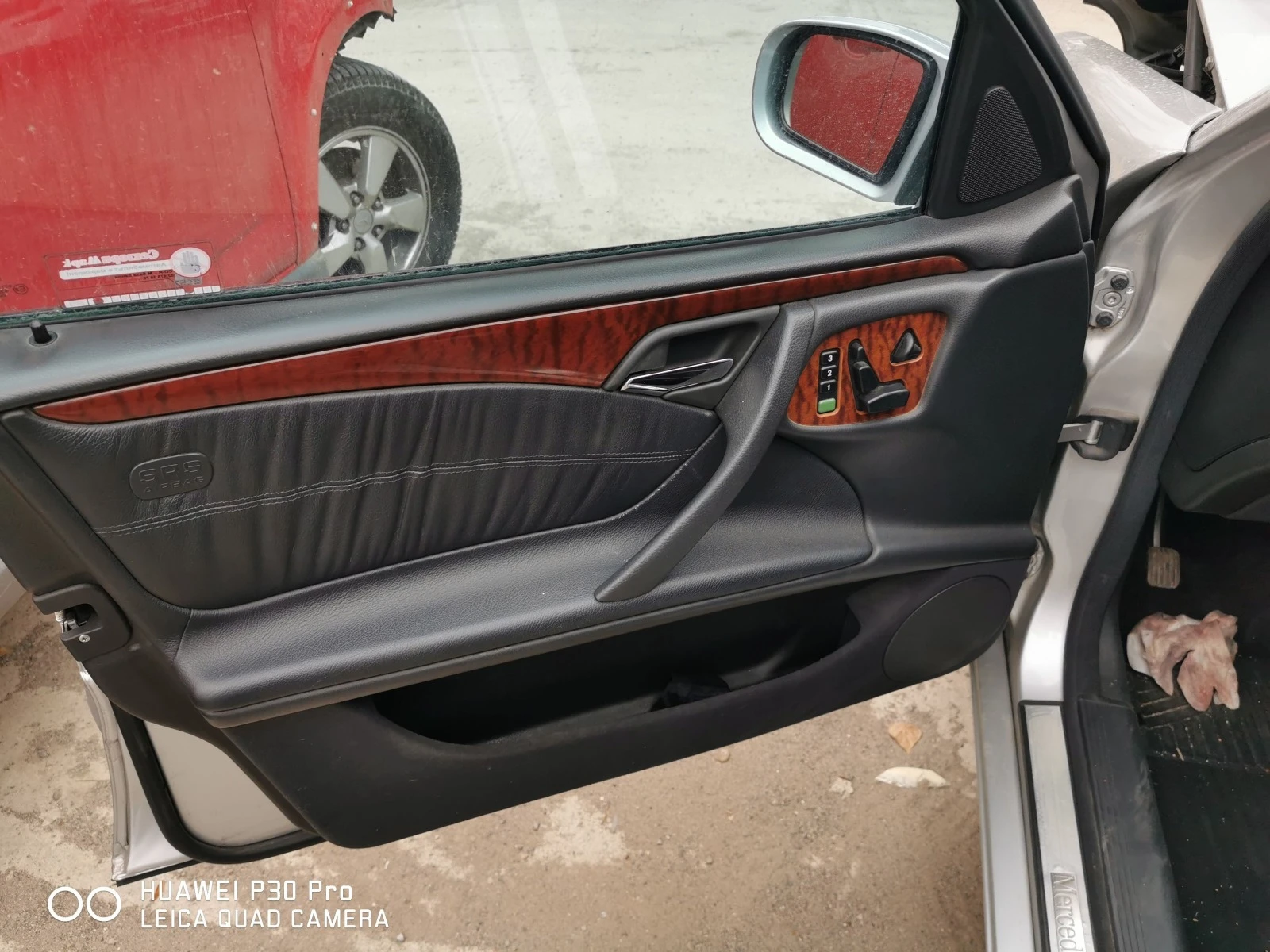 Mercedes-Benz E 320  - изображение 2