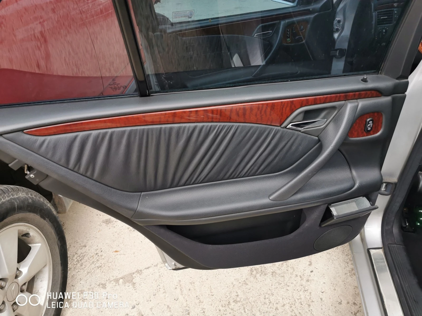 Mercedes-Benz E 320  - изображение 3