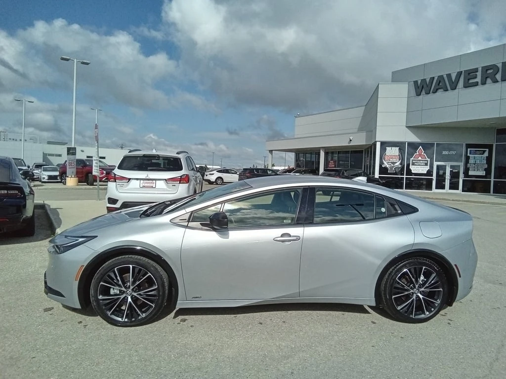 Toyota Prius XLE AWD e | Low Kilometers | SofTex Seat Trim  CAR | Mobile.bg � ����������� 11