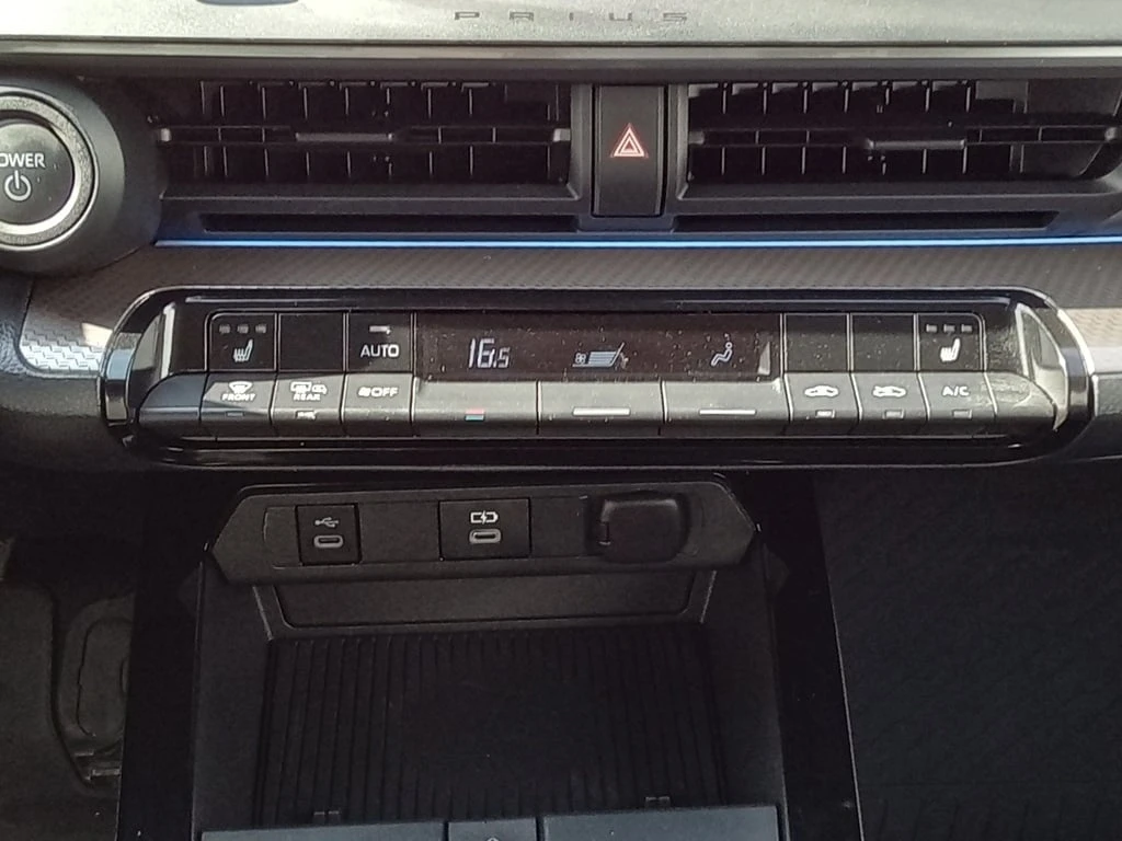 Toyota Prius XLE AWD e | Low Kilometers | SofTex Seat Trim  CAR | Mobile.bg � ����������� 9