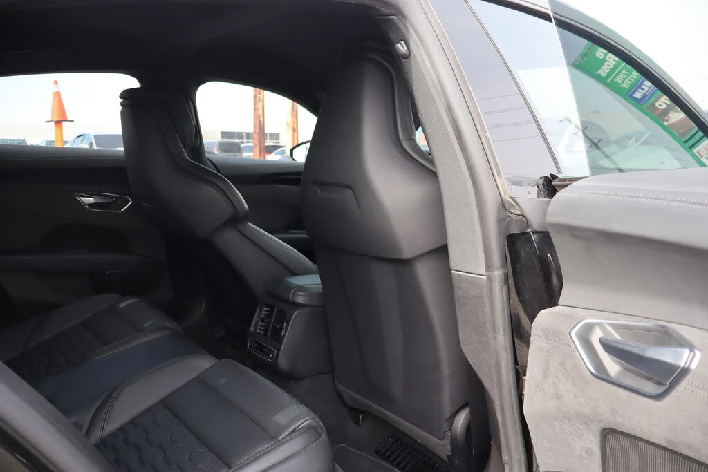 Audi E-Tron GT RS e-tron GT, снимка 13 - Автомобили и джипове - 54206077