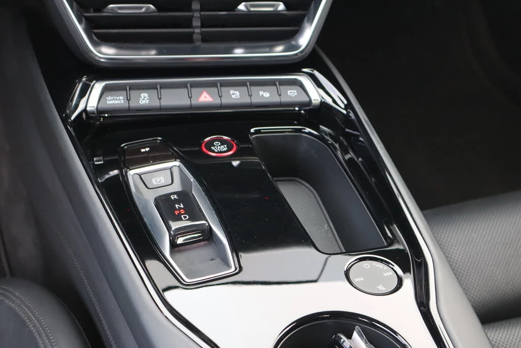 Audi E-Tron GT RS e-tron GT, снимка 16 - Автомобили и джипове - 54206077