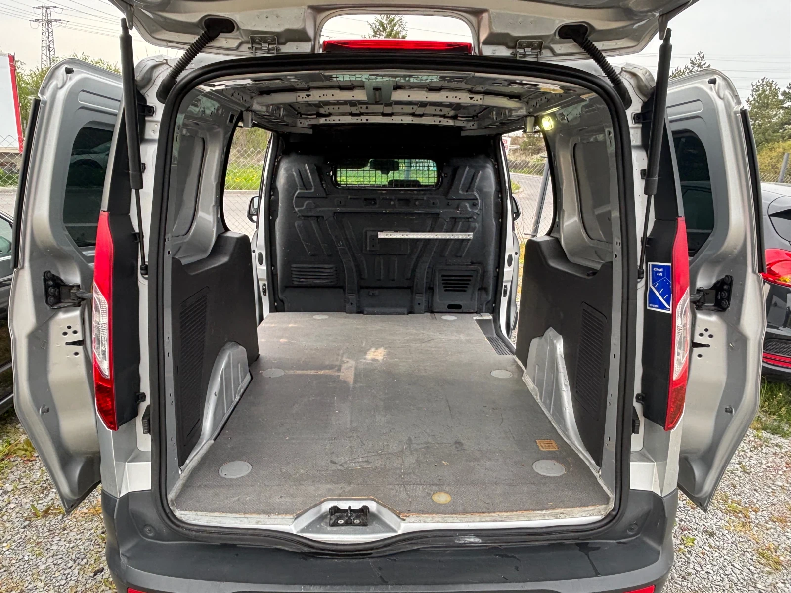 Ford Tourneo Connect 1.5 Автоматик внос Швейцария!, снимка 7 - Автомобили и джипове - 54208231