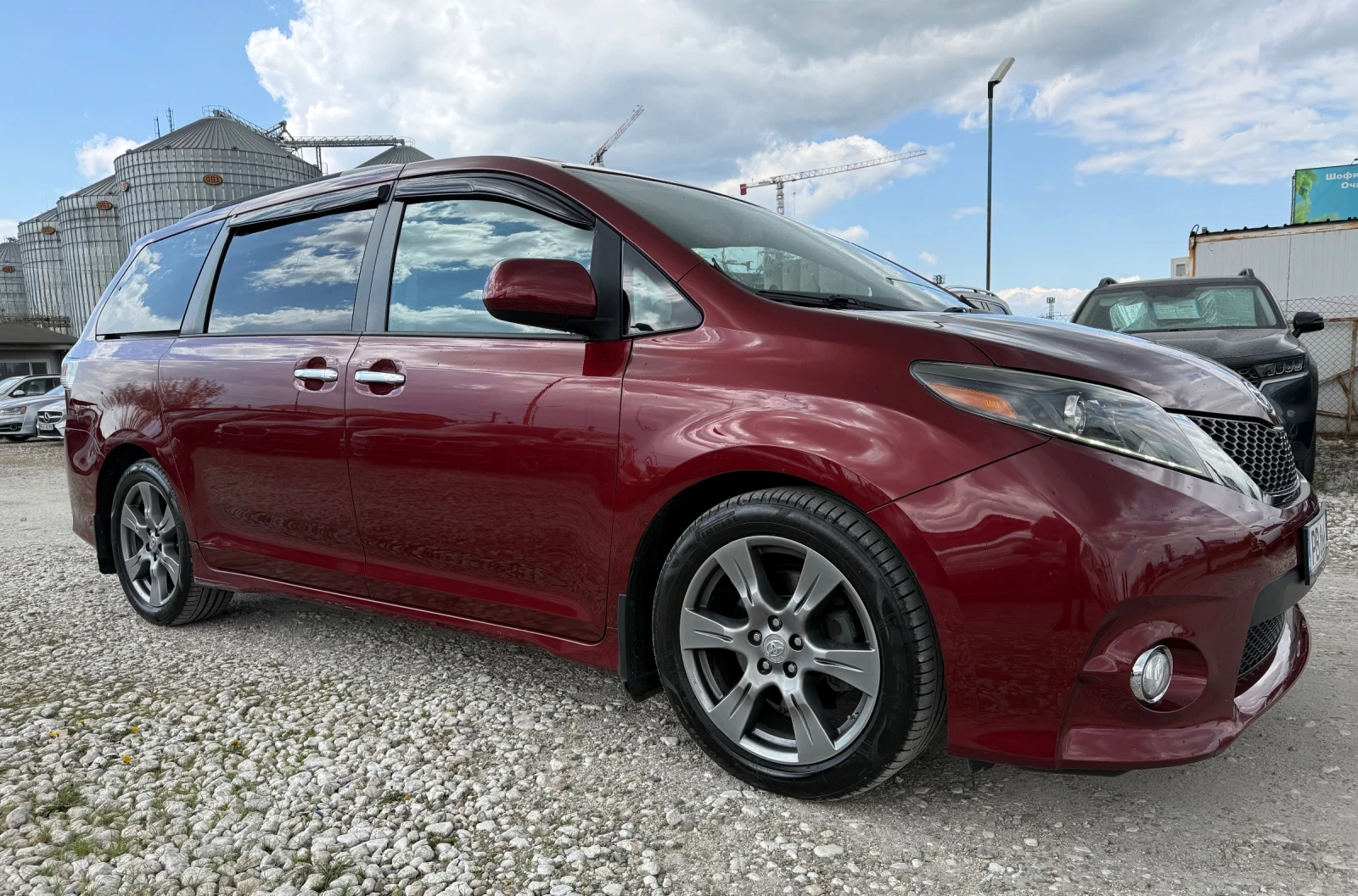 Toyota Sienna SE 7+ 1