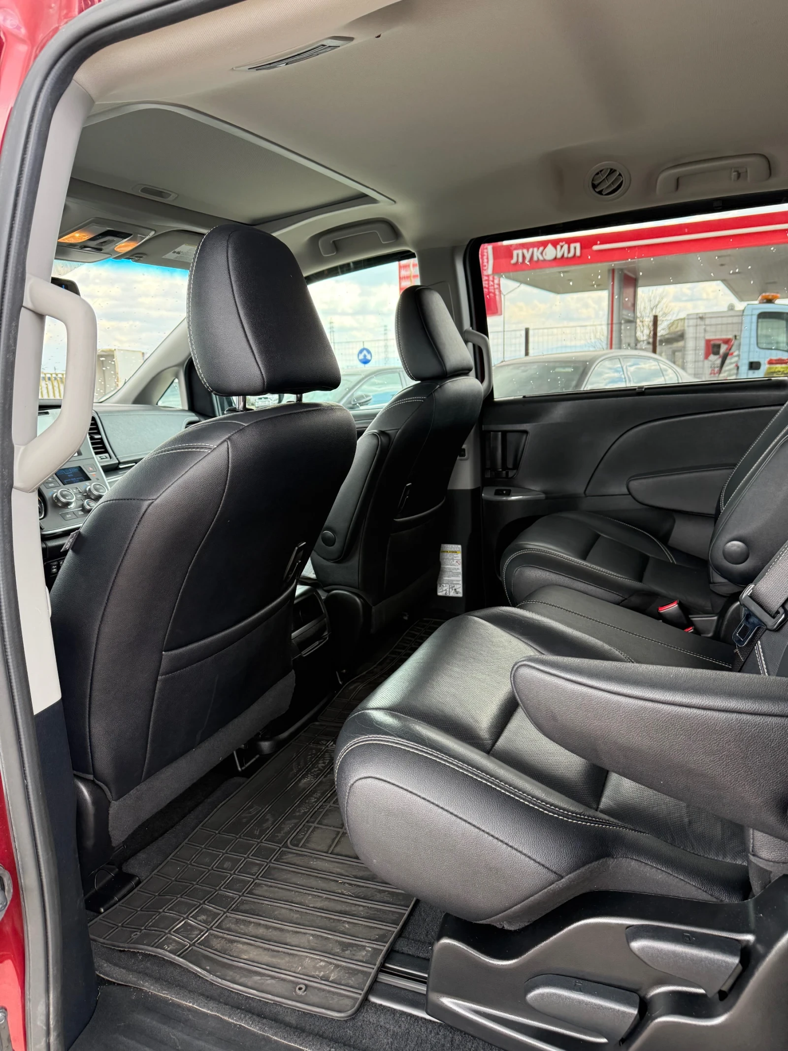 Toyota Sienna SE 7+ 1 Face , снимка 11 - Автомобили и джипове - 54236805