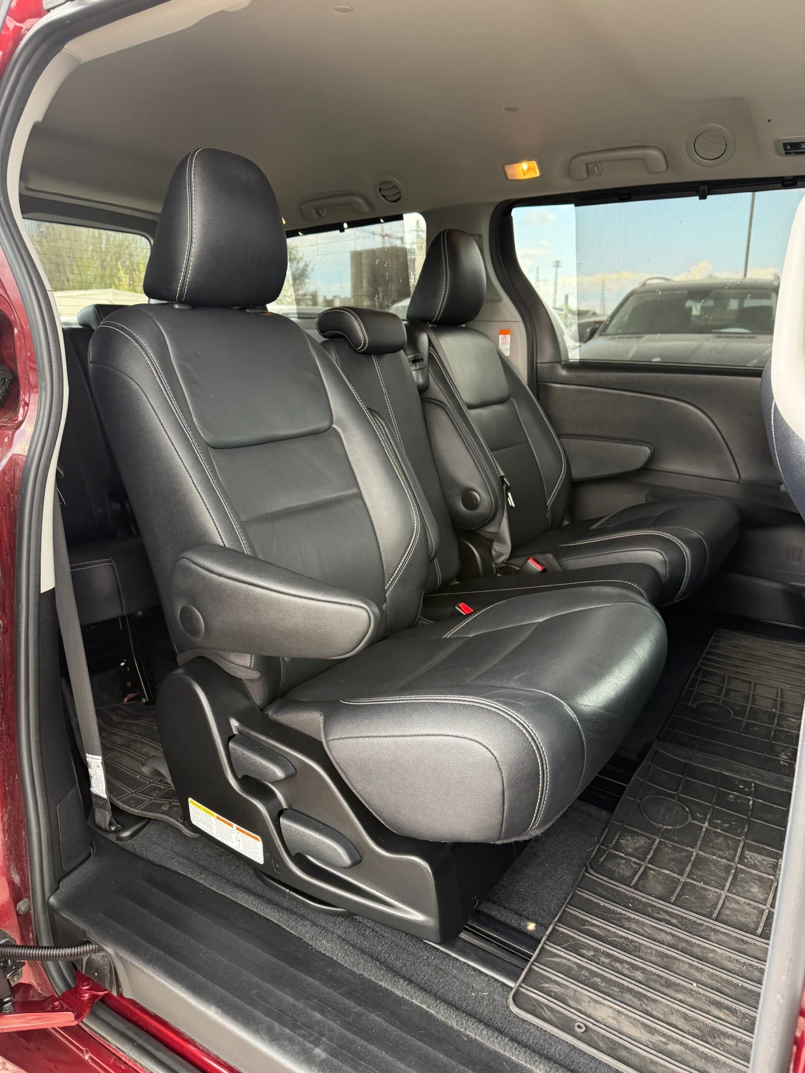 Toyota Sienna SE 7+ 1 Face , снимка 14 - Автомобили и джипове - 54236805