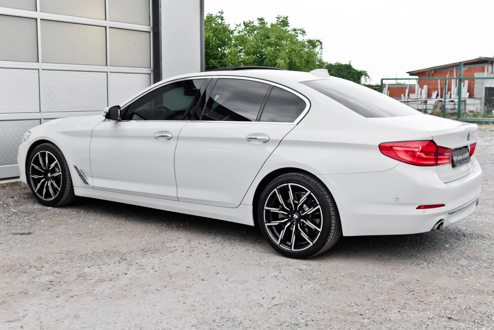 BMW 520 FULL* Luxury Line* Head-Up Display* Smart Key, снимка 6 - Автомобили и джипове - 55033865