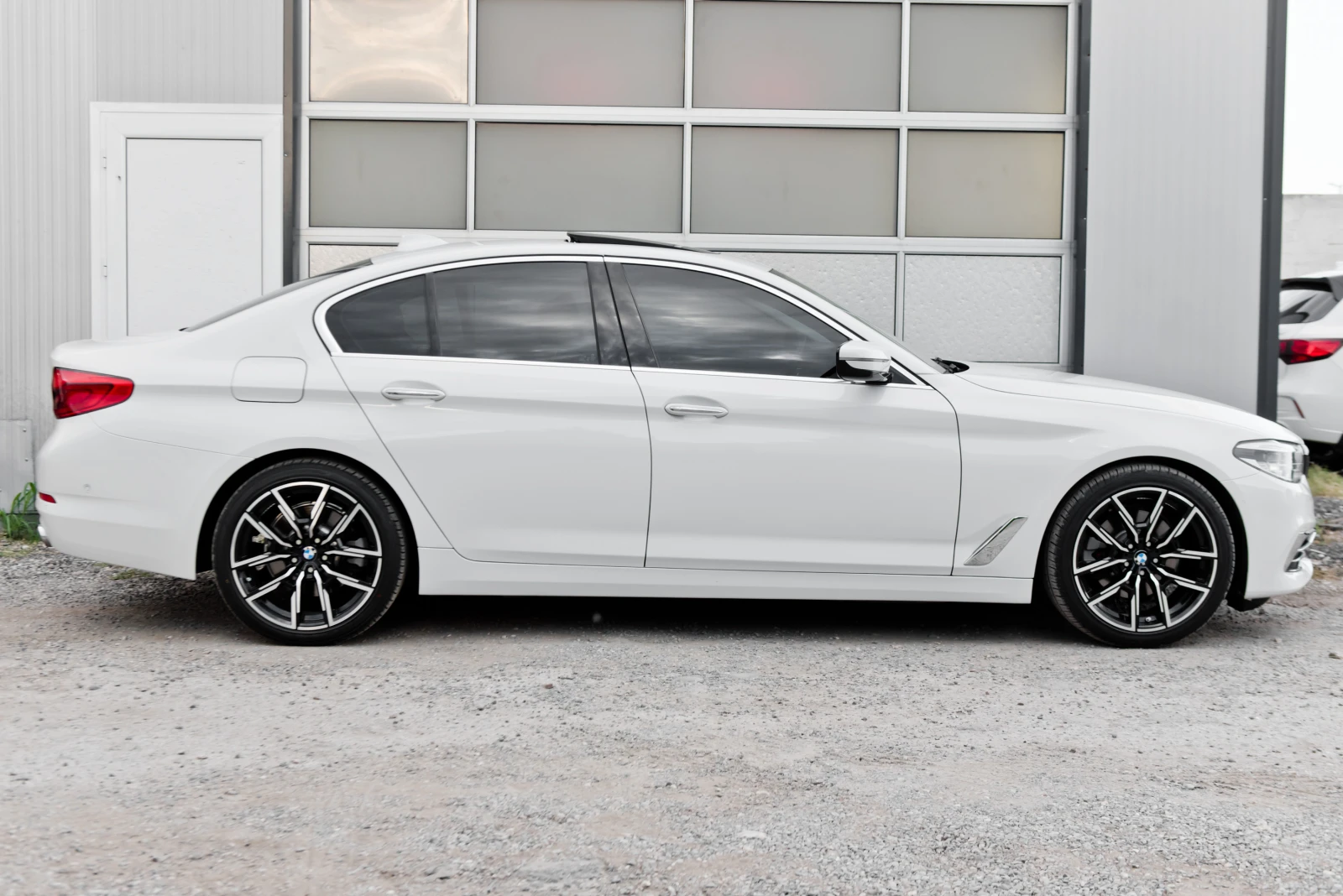 BMW 520 FULL* Luxury Line* Head-Up Display* Smart Key, снимка 5 - Автомобили и джипове - 55033865