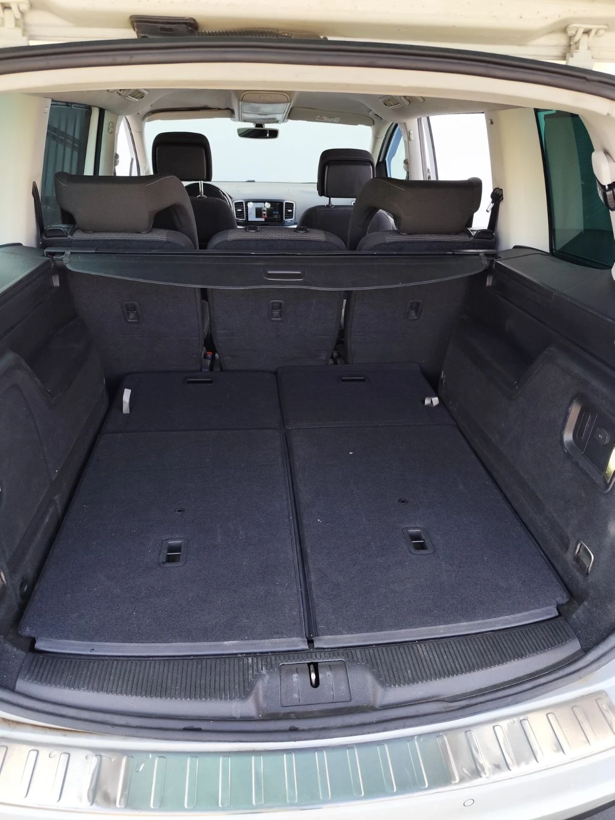 VW Sharan 2.0 TDI - 7 места, снимка 11 - Автомобили и джипове - 55156669