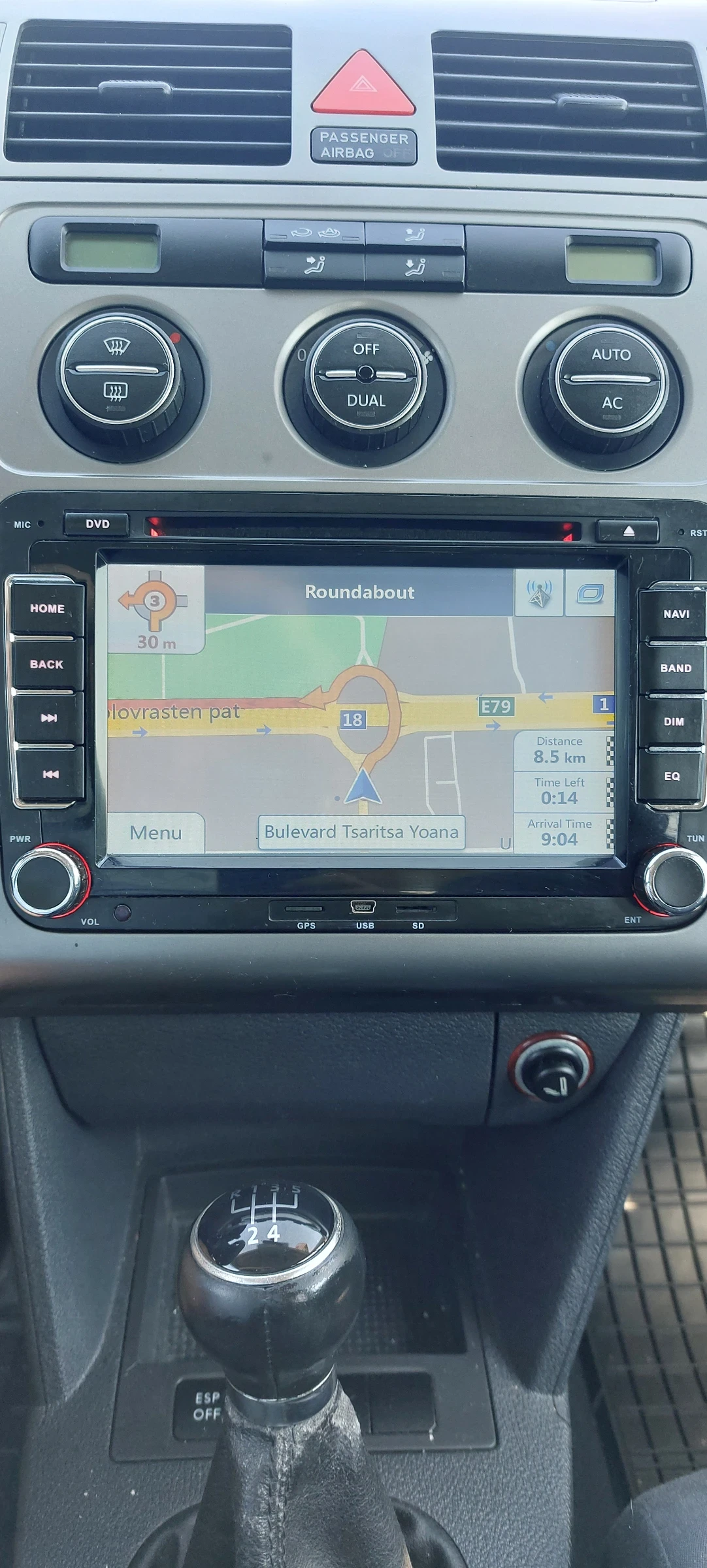VW Touran 1.6 102кс. BiFuelg фабрична газ, снимка 15 - Автомобили и джипове - 55485971