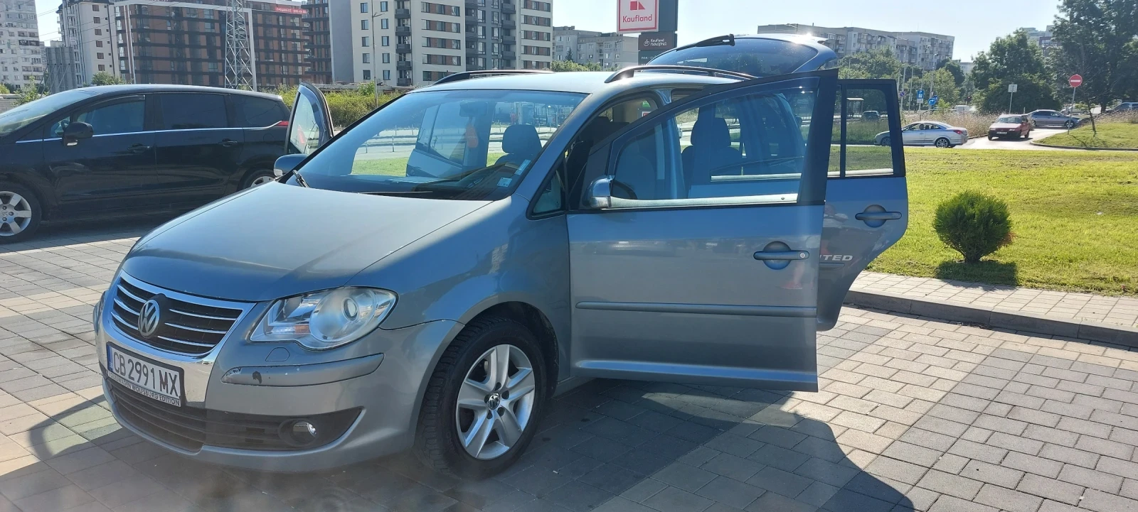 VW Touran 1.6 102кс. BiFuelg фабрична газ, снимка 9 - Автомобили и джипове - 55485971