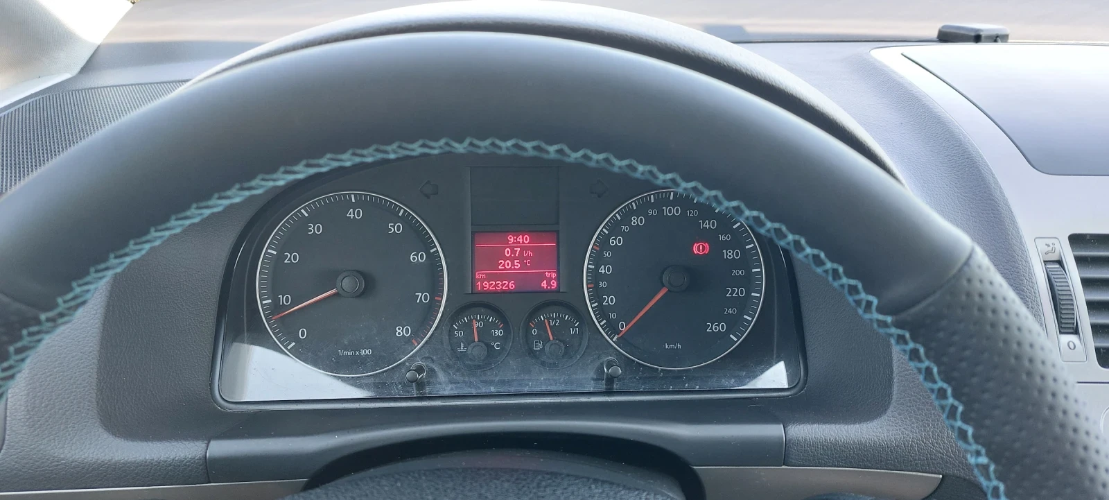 VW Touran 1.6 102кс. BiFuelg фабрична газ, снимка 13 - Автомобили и джипове - 55485971
