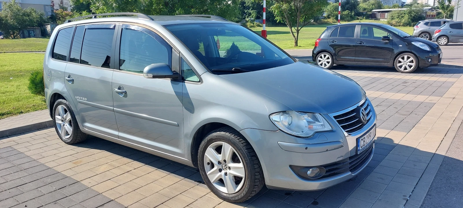 VW Touran 1.6 102кс. BiFuelg фабрична газ, снимка 2 - Автомобили и джипове - 55485971