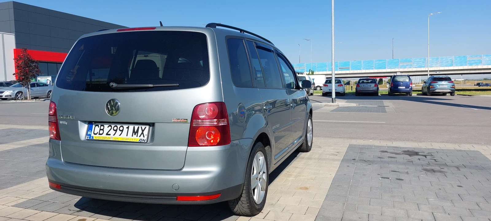 VW Touran 1.6 102кс. BiFuelg фабрична газ, снимка 4 - Автомобили и джипове - 55485971