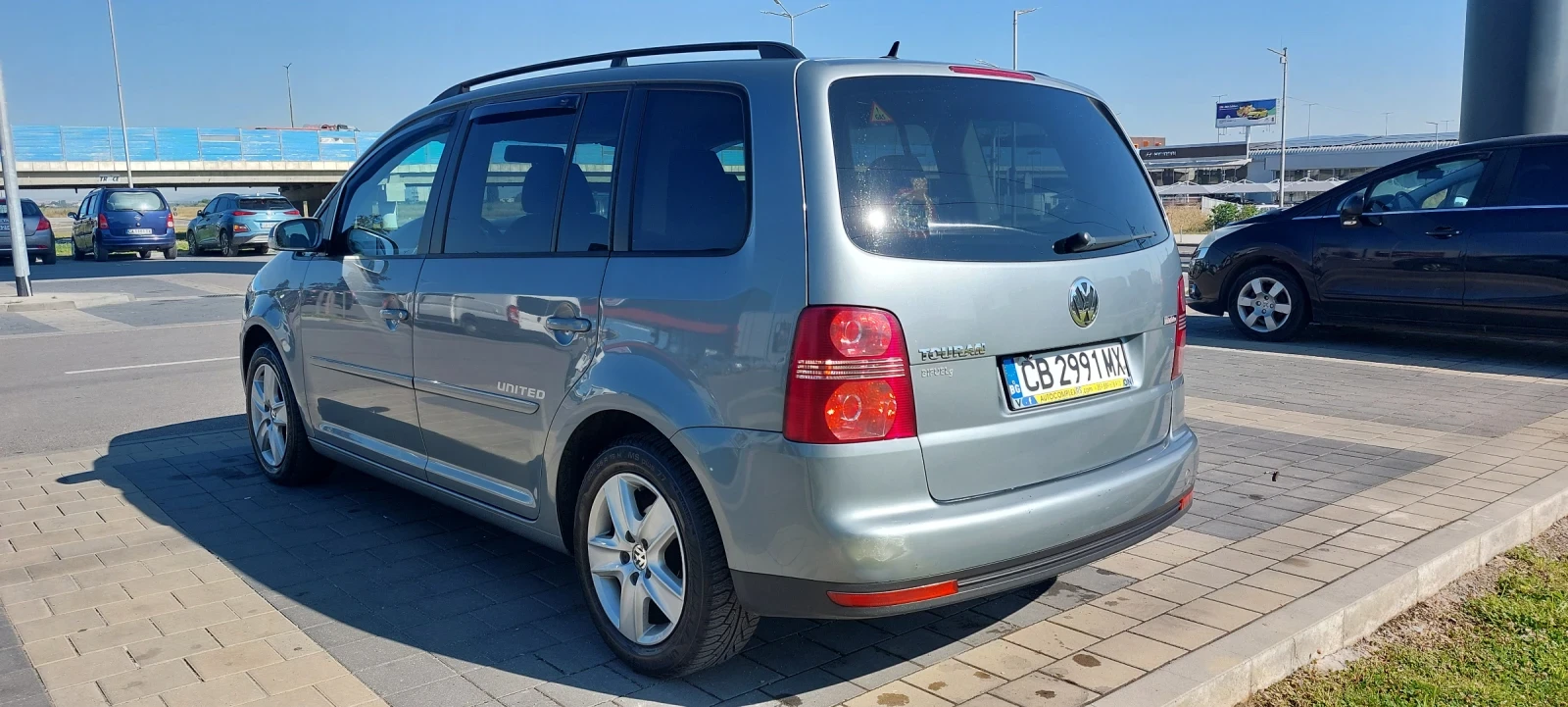 VW Touran 1.6 102кс. BiFuelg фабрична газ, снимка 6 - Автомобили и джипове - 55485971