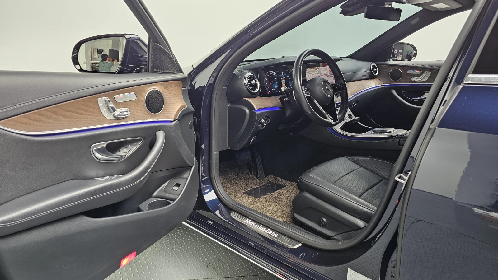 Mercedes-Benz E 220 HUD* BLIND SPOT* ЕЛ. БАГАЖНИК* 360* КРАЙНА ЦЕНА, снимка 10 - Автомобили и джипове - 55982718