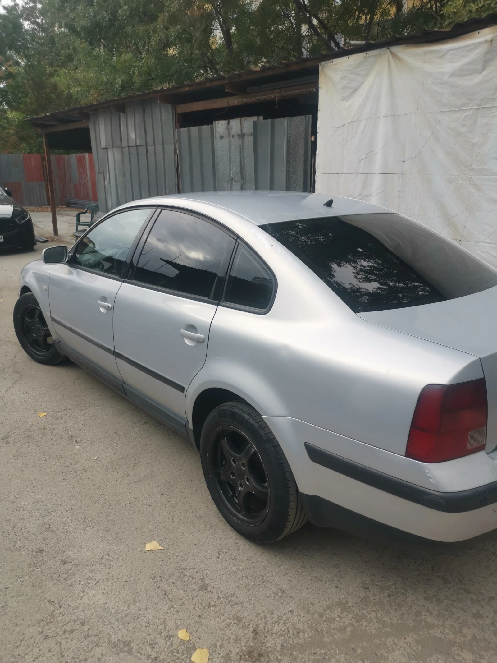 VW Passat 1.9 TDI, снимка 12 - Автомобили и джипове - 56442215