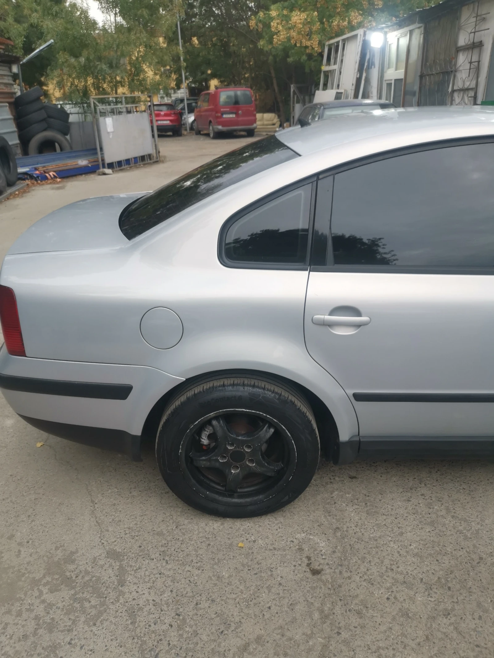 VW Passat 1.9 TDI, снимка 17 - Автомобили и джипове - 56442215