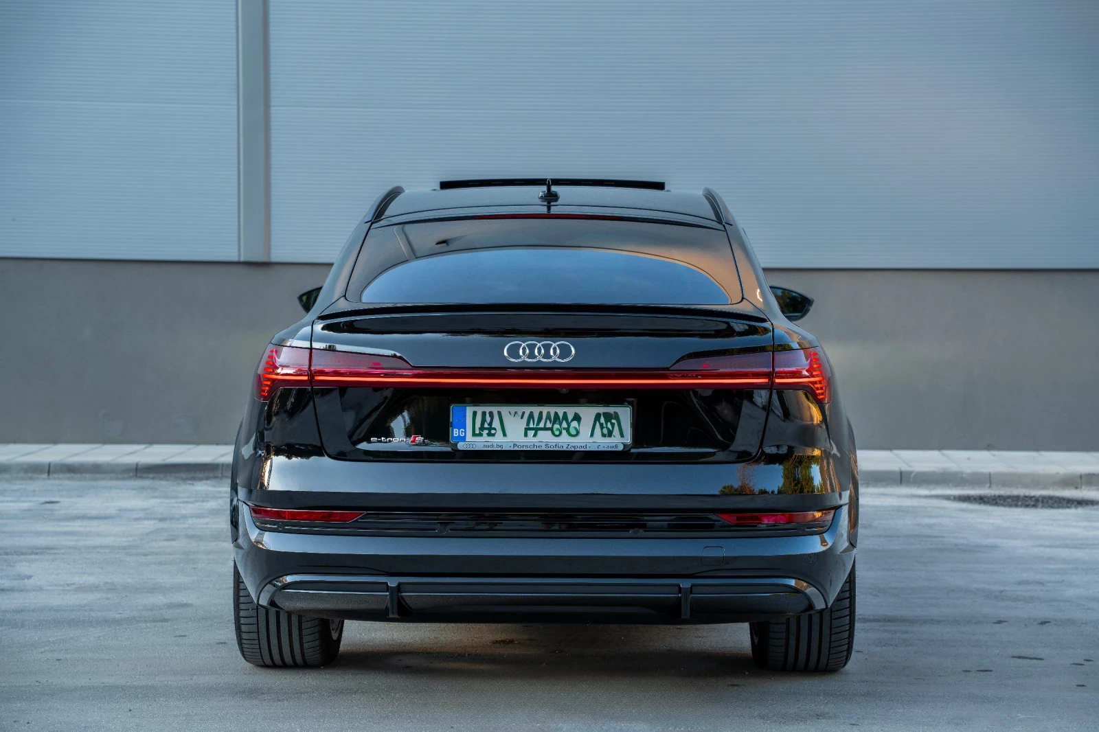 Audi E-Tron, снимка 4 - Автомобили и джипове - 56447241