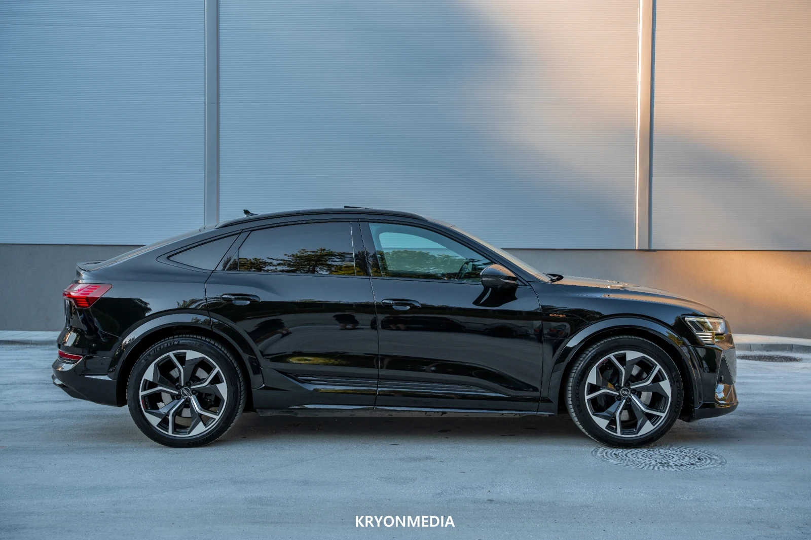 Audi E-Tron, снимка 3 - Автомобили и джипове - 56447241