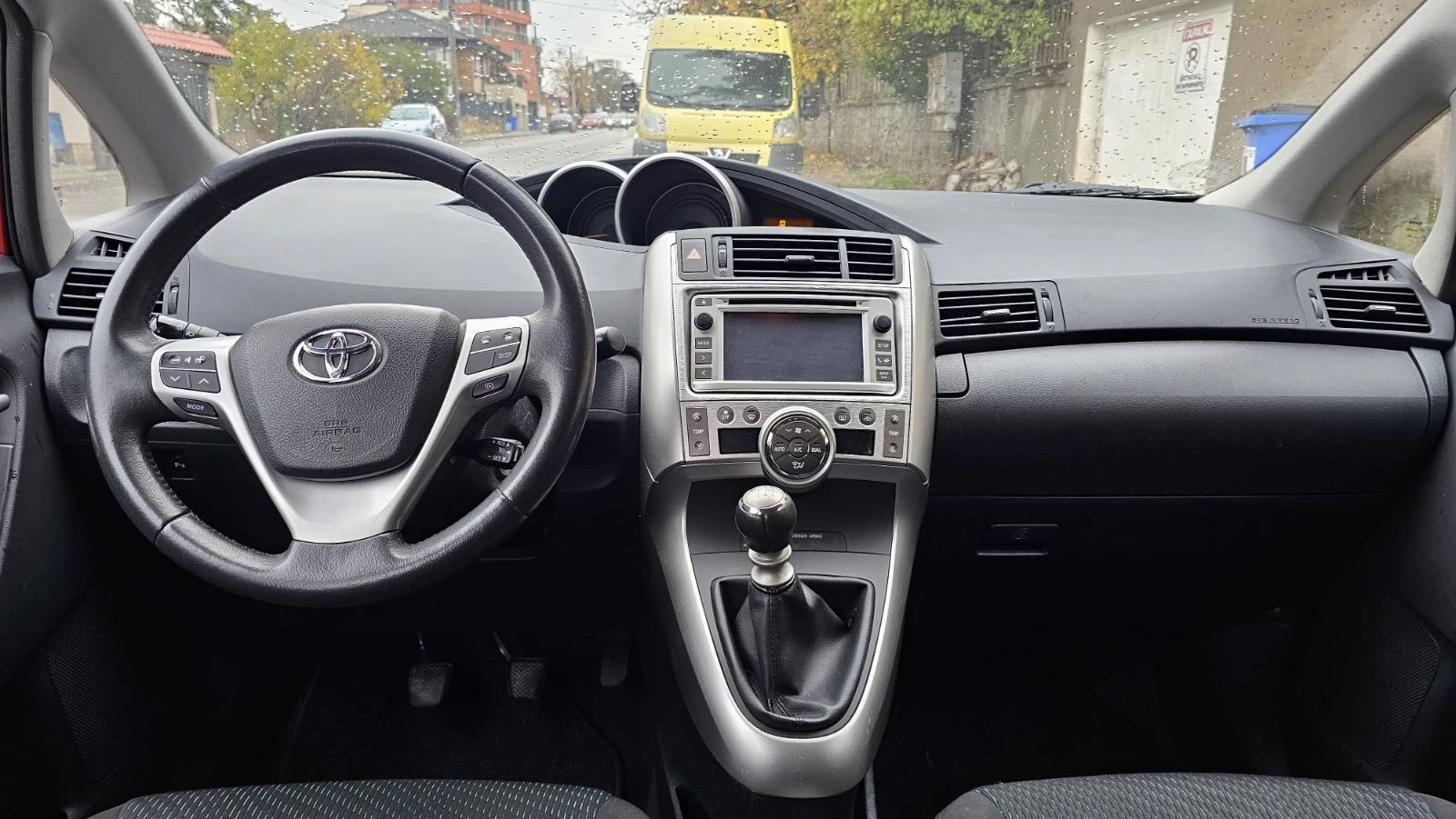 Toyota Verso 1.8, снимка 9 - Автомобили и джипове - 56750866