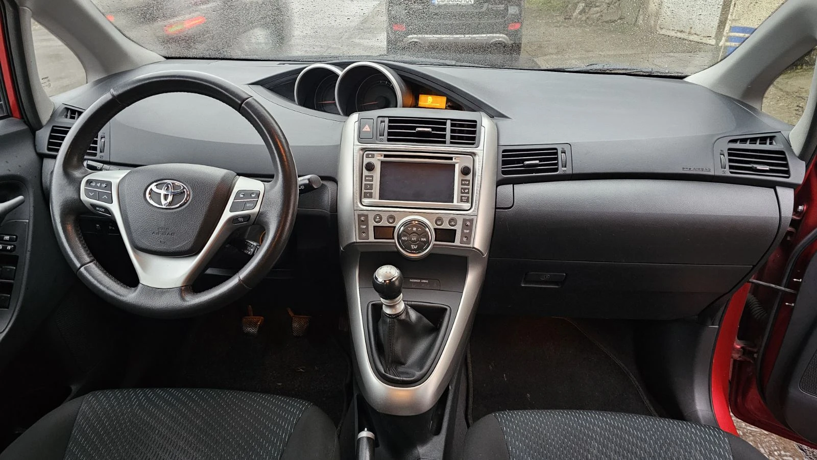 Toyota Verso 1.8, снимка 10 - Автомобили и джипове - 56750866