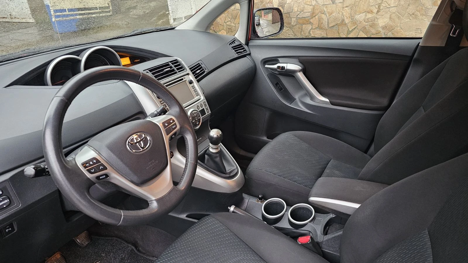 Toyota Verso 1.8, снимка 8 - Автомобили и джипове - 56750866