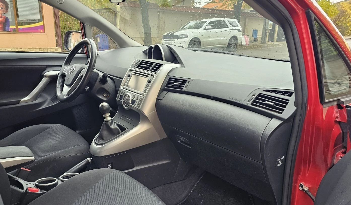 Toyota Verso 1.8, снимка 15 - Автомобили и джипове - 56750866